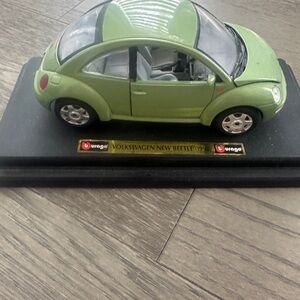 Bburago Green Volkswagen New Beetle Model